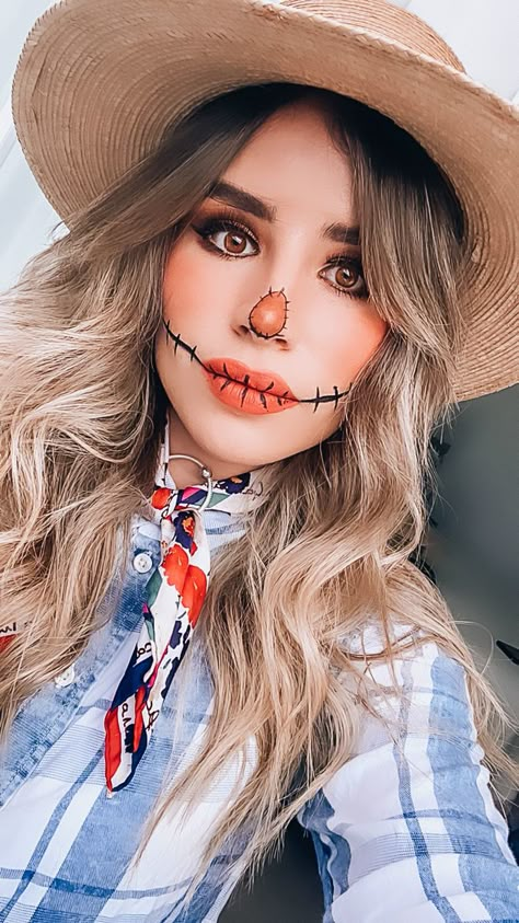 Cute Scarecrow Make Up For Women, Glam Scarecrow Makeup, Simple Scarecrow Costume, Scarecrow Makeup Pretty, Scarecrow Costume Diy, Cute Scarecrow Makeup, Halloween Scarecrow Makeup, Simple Costume Ideas For Women, Diy Scarecrow Costume