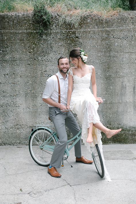 organic farm to table wedding inspiration - photo by Julie Cahill Photography… Bike Wedding Decor, Farm To Table Wedding, Wedding Couple Table, Bike Wedding, Bicycle Wedding, Girl Western, Boda Mexicana, Wedding Table Plan, Farm To Table