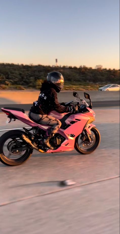 Pink Motorcycle Wallpaper, Pink Motorbike, Pink Motorcycle, Bike Aesthetic, Pink Bike, Motorcycle Aesthetic, Biker Aesthetic, Biker Love, Pretty Bike