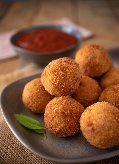 Leftover Risotto, Risotto Balls, Best Risotto, Arancini Recipe, Easy Marinara Sauce, Cheesy Rice, Pumpkin Risotto, Leftover Pumpkin, Risotto Rice