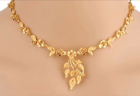 Nekles Design, Arabic Gold Necklace Designs, Gold Necklace Set Simple, Indian Gold Jewellery Design, Wedding Jewelry Sets Bridal Jewellery, Neck Pieces Jewelry, Gold Chain Design, Gold Bridal Jewellery Sets, Gold Necklace Simple