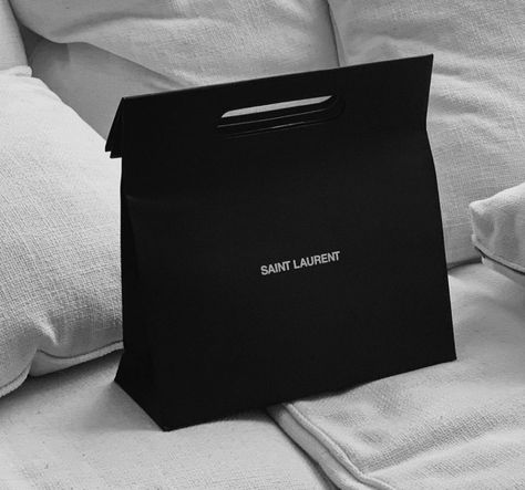 Paper Bag Design, Classy Aesthetic, Black And White Aesthetic, Creative Packaging, White Aesthetic, Black Aesthetic, Instagram Aesthetic, Dark Aesthetic, Aesthetic Pictures