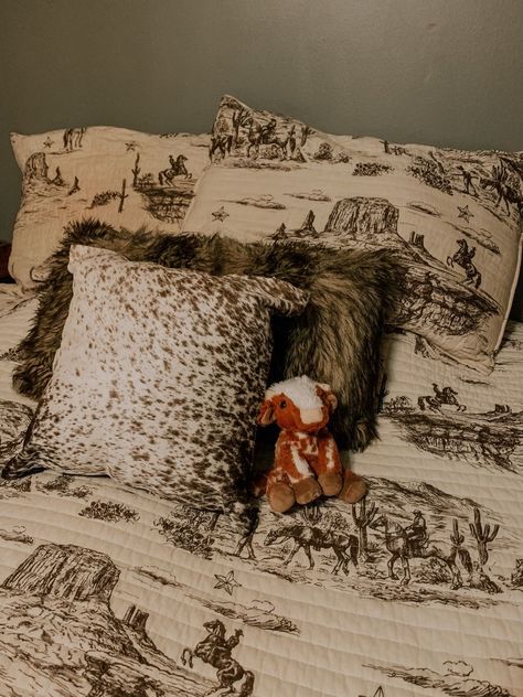 Old Western Bedroom, Western Bed Sheets, Western Headboard, White Wood Bed, Western Bed, Western Bedroom Decor, Dorm Room Bedding, Western Bedroom, Bed Spread