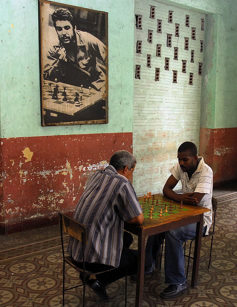 Playing Chess, Havana Cuba, Rock Punk, Photo Vintage, Cinematic Photography, 인물 사진, Photography Inspo, Abba, Chess