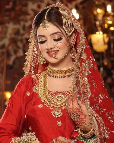 Dulhan Dp, Bridal Makeup Pictures, Pakistani Makeup Looks, Awkward Wedding Photos, Best Couple Pics, Nath Nose Ring, Best Couple Pictures, Best Couple Pics For Dp, Bridal Makeup Images