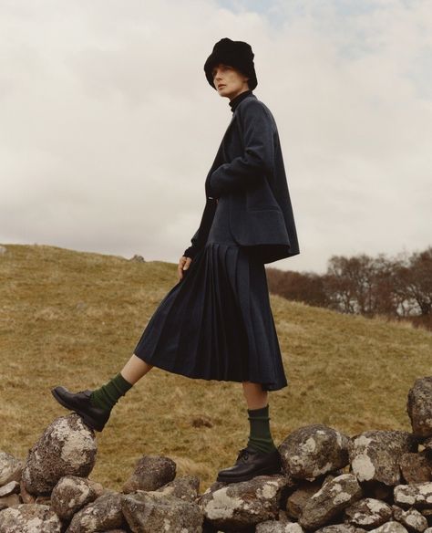 re-inventing countryside chic with stella tennant and isabella cawdor - i-D Jamie Hawkesworth, Countryside Fashion, Shooting Ideas, Stella Tennant, Scottish Fashion, Photoshoot Idea, Design Textile, Fall Photoshoot, Fall Clothes