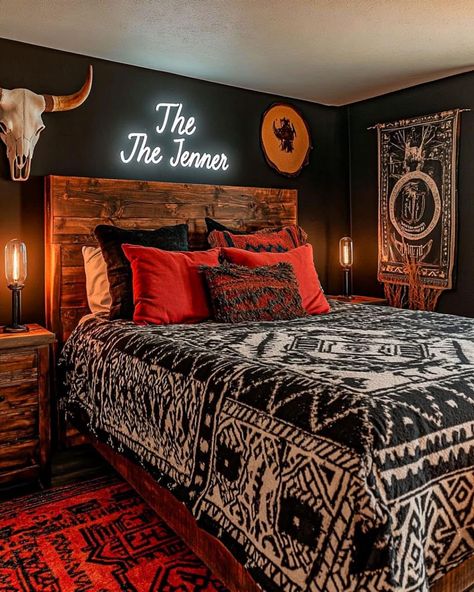 Western Boho Bedroom Ideas Chic, Western Bedroom Wall Ideas, Black And Pink Western Bedroom, Punchy Western Home Decor, Punchy Western Bedroom, Black Western Bedroom Ideas, Modern Western Home Decor Bedroom, Western Bedroom Colors, Black Western Decor