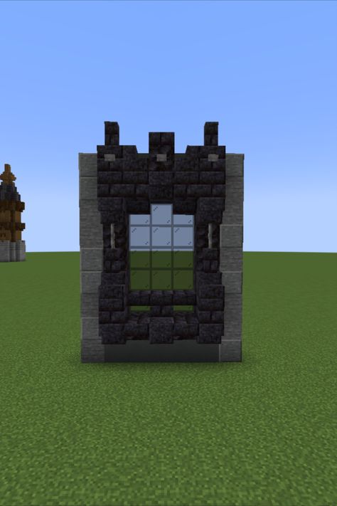 Gothic Windows Minecraft, Minecraft Castle Window Ideas, Deepslate Buildings, Minecraft Gothic Window, Minecraft Windows Design Castle, Minecraft Gothic House Tutorial, Minecraft Castle Windows, Goth House Minecraft, Gothic Architecture Minecraft