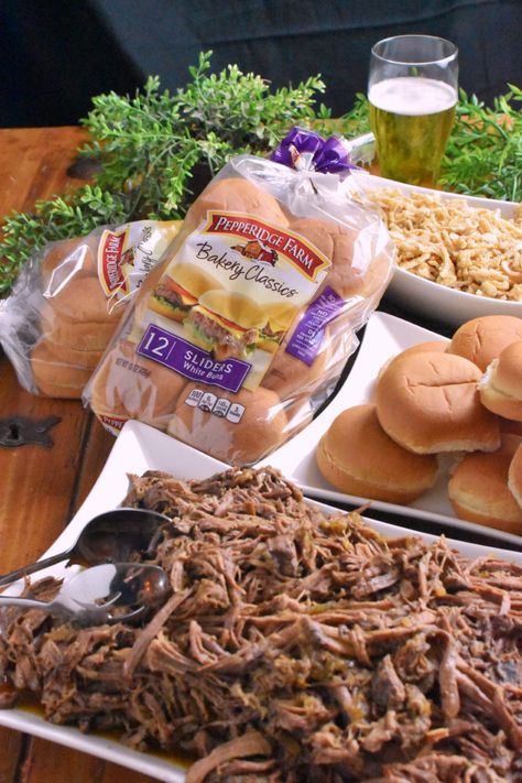 Beef Sliders Shredded Beef Sliders, Camping Appetizers, Roast Beef Sliders Recipes, Shredded Beef Sandwiches, Sliders Recipes Beef, Guatemalan Recipes, Pulled Beef, Beef Sliders, Beef Sandwich