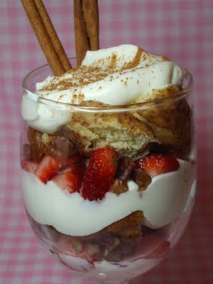 My Creative Stirrings: Cinnamon Roll Cheesecake Trifle Cinnamon Roll Parfait, Cinnamon Roll Trifle, Mason Jar Desserts Recipes, Cheesecake Ideas, Cinnamon Swirl Cake, Punch Bowl Cake, Roll Cheesecake, Jar Desserts, Cinnamon Rolls With Cream Cheese