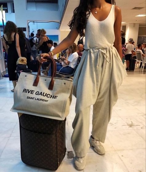 The.so.ciety via Instagram Rive Gauche Ysl Bag, Ysl Bag Outfit, Comfy Chic Outfits, Airport Attire, Deva Cassel, I Am A Rich Man, Ysl Rive Gauche, Airport Fit, Fly Outfits