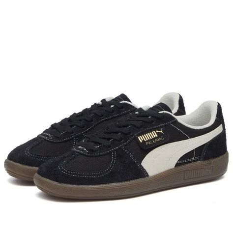 PUMA Palermo vintage "black Frosted ivory" Straight from the archives comes the Puma Palermo Vintage. This classic Terrace shoe debuted in the 80s and is now back for its fans. With its signature T-toe construction and classic rubber sole, this version also features a textile upper and suede overlays. Womens Puma Sneakers, Puma Palermo, Vintage Sneakers, Moon Boots, Puma Sneakers, Sporty And Rich, Clarks Originals, The 80s, Lace Closure