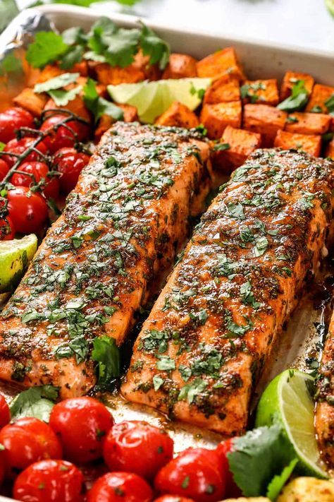 Baked Cilantro Lime Salmon with Roasted Veggies! (+Video) Whole Salmon Recipe, Cilantro Salmon, Whole30 Salmon Recipes, Crockpot Veggies, Cilantro Lime Salmon, Salmon Platter, Stomach Rumbling, Lemon Pepper Salmon, Salmon Baked