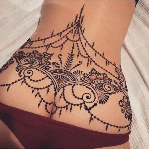 20 Gorgeous Chandelier Tattoo Ideas Henne Tattoo, Girl Back Tattoos, Saved Tattoo, Tattoo Henna, Muster Tattoos, Geniale Tattoos, Back Tattoo Women, Henna Tattoos, Tattoo Life