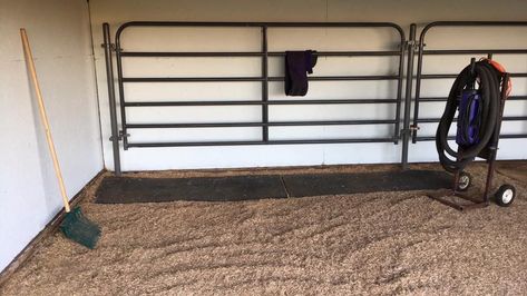 Cattle Wash Rack, Wash Rack Ideas, Cow Barn Ideas, Cattle Barn Designs, Show Cattle Barn, Livestock Showing, Equine Barns, Cow Barn, Livestock Barn