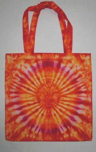 Diy Tie Dye Designs, Tie Day, Tie Dye Bags, Sewing Headbands, Tie Dye Shoes, How To Tie Dye, Tie Dye Techniques, Shibori Dye, Textile Bag