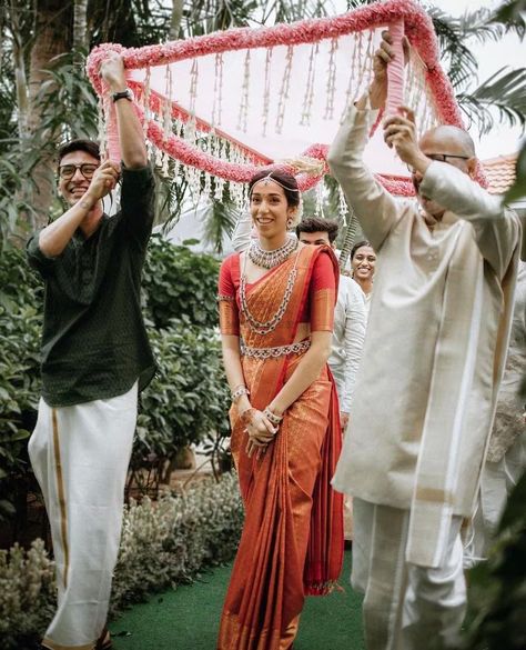 25+ Stunning South Indian Bridal Entry Ideas to Wow Your Guests | WeddingBazaar Beautiful South Indian Brides, South Indian Bride Entry, Wedding Sarees South Indian, South Indian Wedding Aesthetic, Bridal Entry Ideas Indian, Bride Entry Indian Wedding, Indian Bridal Entry, Bride Entry Ideas, South Indian Bridal Saree