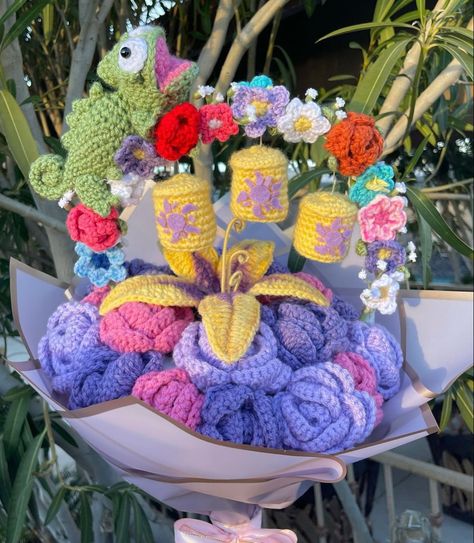 Crochet Rapunzel Flower Bouquet, Tangled Flower Bouquet Crochet, Princess And The Frog Bouquet Crochet, Aesthetic Crochet Bouquet, Rapunzel Flower Crochet Pattern, Rapunzel Flower Bouquet, Crochet Rapunzel Flower, Rapunzel Flower Crochet, Rapunzel Crochet Bouquet