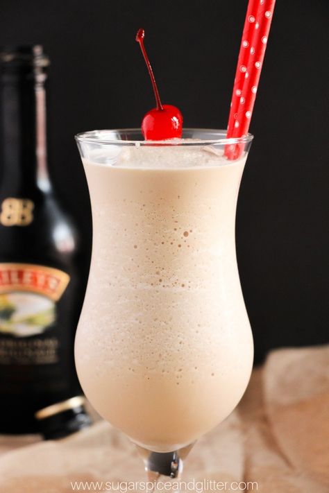 Slushy Alcohol Drinks, Baileys Frozen, Frozen Coffee Drinks, Baileys Drinks, Baileys Cocktails, Baileys Coffee, Frozen Drink Recipes, Frozen Cocktail, Baileys Recipes