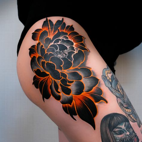 Traditional Japanese Tattoos Flowers, Peony Tattoo Color Cover Up, Colorful Thigh Tattoos For Women, Japanese Cover Up Tattoo, Tattoo Japanese Flower, Japanese Color Tattoo, Japanese Flowers Tattoos, Thigh Tattoo Cover Up Ideas, Black Tattoo Cover Up For Women