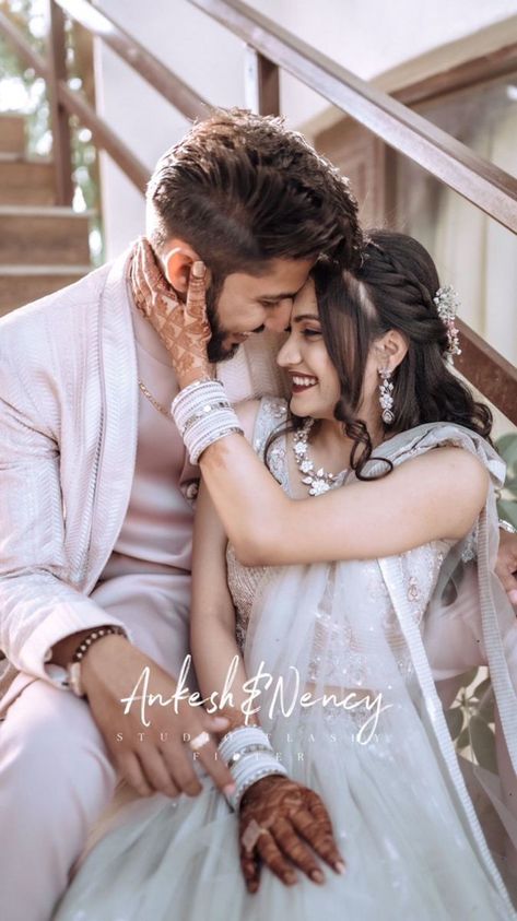 Photoshoot Ideas For Couples Marriage, Engagement Photoshoot Ideas Indian, Reception Photoshoot Poses, Engagement Poses For Indian Couple, Engagement Photos Ideas Indian, Indian Engagement Photos, Engagement Portraits Poses, Bride Groom Poses, Pre Wedding Photoshoot Props