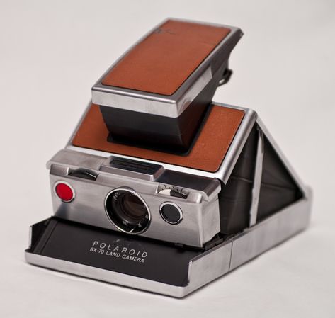 Sx 70 Polaroid, Photography Facts, Polaroid Instant Camera, Vintage Polaroid Camera, Film Camera Photography, Large Format Camera, Pinhole Camera, Vintage Polaroid, Polaroid Camera