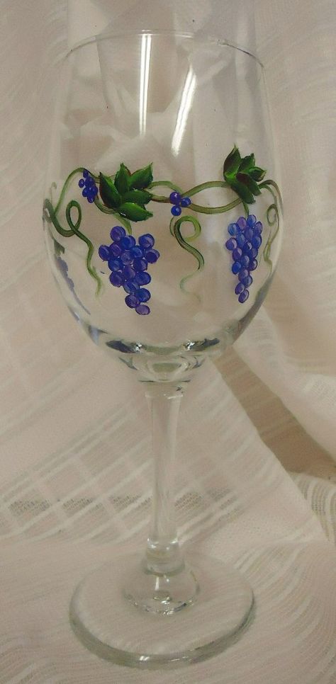 Painted Grapes On Wine Glasses, Easy Wine Glass Painting, Wine Glass Painting Ideas Easy, Wine Glass Painting, Frosted Wine Glasses, Custom Champagne Bottle, Vintage Wine Glass, Grape Painting, Wine Glass Designs