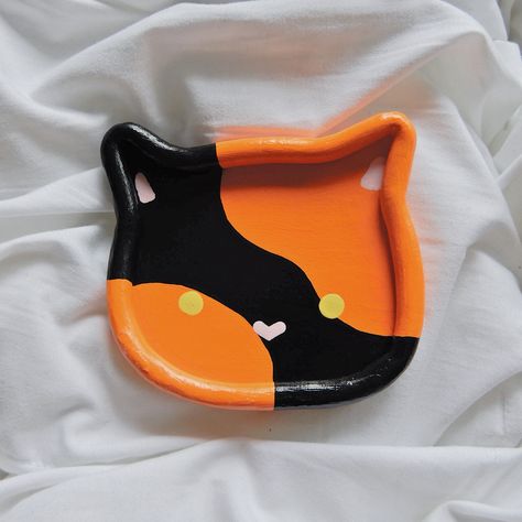 Cat Clay Tray, Ideas Arcilla, Clay Tray, Painting Jewelry, Halloween Kitty, Halloween Clay, Sculpture Art Clay, Paint Tray, Art Student