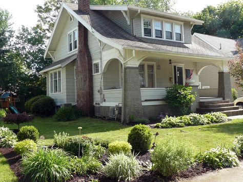 View 49 photos of this 2 bed, 2.0 bath, 1382 sqft Single Family that sold on 11/4/15 for $87,000. Cozy Craftsman Bungalow loaded with character. This ho... 1930s Craftsman, Arched Porch, Exterior Facade, Craftsman Homes, Craftsman Cottage, Craftsman Bungalow, Bungalow Exterior, Craftsman Exterior, Plans Architecture