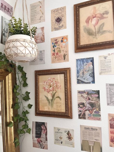 Wall Deco Inspo Aesthetic, Retro Room Ideas Bedroom Vintage, Plant Coquette Room, Italy Inspired Room, Dainty Wall Decor, Shabby Chic Accent Wall, Wall Pictures Aesthetic Ideas, Maximalist Bedroom Wall Decor, Vintage Posters Wall Decor