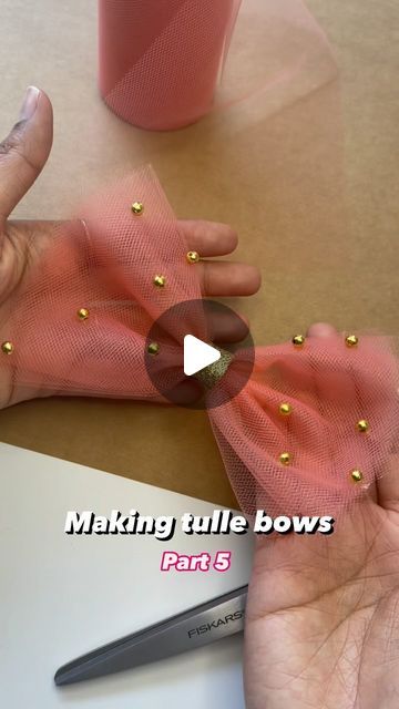 Monica Silva on Instagram: "Hair bow tutorial 🎀 Don’t forget to check my other hair bow tutorials 🫶 #hairbowtutorial #hairbowdiy #bowdiy #ribbon #moño #liston #tullebow" Tulle Bows Diy, Tule Bows, Tulle Hair Bows, Diy Tulle, Diy Wedding Hair, Hair Bow Tutorial, Tulle Bow, Bow Hairstyle, Tulle Bows