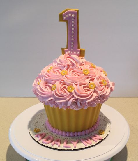 Pink giant cupcake smash cake. Made by Sandy Lynn "the Cupcake lady" Princess Desserts, Giant Cupcake Smash Cake, Cupcake Smash Cake, Cupcake Smash Cakes, Big Cupcake, Cupcake Pink, Smash Photoshoot, 1st Birthday Girl Decorations, Shape Cake