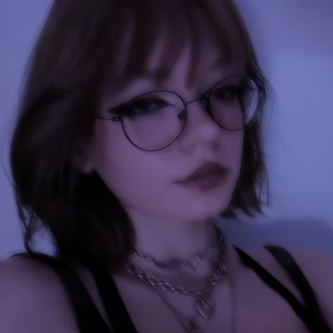 Alt Glasses Aesthetic, Grunge Glasses Frames, Goths With Glasses, Fake Glasses Aesthetic, Alt Glasses, Black Glasses Aesthetic, Emo Glasses, Glasses Grunge, Grunge Glasses