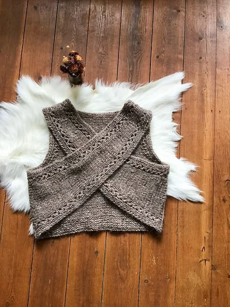 Knit Ideas, Knitted Wit, Knitted Vest, Vest Pattern, Crochet Inspo, Yarn Projects, Crochet Inspiration, Knitting And Crocheting, Knit Vest