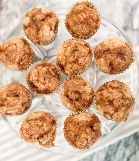 Are you looking for a delicious way to use up that sourdough discard? Look no further than these delightful Sourdough Discard Cinnamon Apple Muffins! Buttermilk Sourdough, Freezer Biscuits, Recipe For Buttermilk, Muffins Cinnamon, Sourdough Muffins, Frozen Biscuits, Dough Starter, Applesauce Muffins, Sourdough Starter Discard Recipe