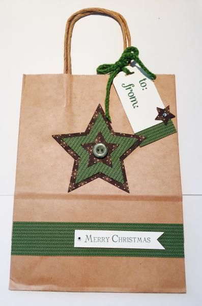 Decorating Paper Bags For Christmas, Decorated Gift Bags For Christmas, Paper Bag Christmas Gift Bags, Decorate Gift Bags, Diy Gift Bags Paper, Paper Bag Decoration, Handmade Gift Bags, Homemade Gift Bags, Recycle Christmas Cards