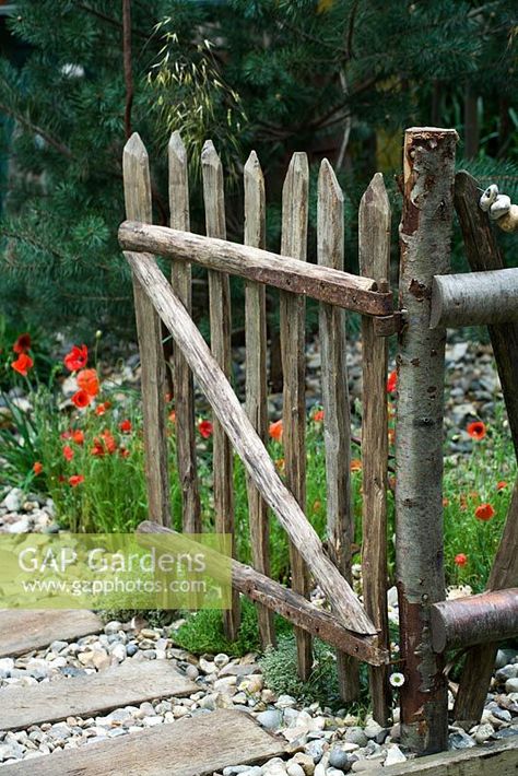 Rustic Garden Gates, Garden Gate Decor, Rustic Garden Fence, Wooden Garden Gate, Garden Gates And Fencing, Garden Gate Design, Wooden Gate, Rustic Fence, Wooden Gates