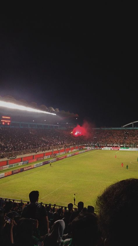 Atmosfer Maguwoharjo! Football Photography, Baseball Field, Soccer Field, Indonesia, Football, Photography, American Football