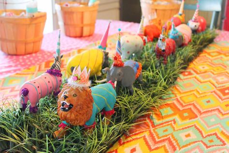 Party Animal Birthday Theme Table Decor, Animal Party Centerpieces, Zoo Party Centerpieces, Party Animal Birthday Centerpieces, Pastel Animal Party, Party Animal Table Decor, Crafty Birthday Party, Animal Centerpieces, One Year Old Birthday Party