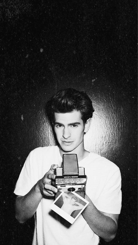 andrew garfield lockscreen #andrewgarfield #spiderman Andrew Garfield Lockscreen, Andrew Garfield Spiderman Wallpaper, Andrew Garfield Wallpaper, Spiderman Wallpaper Andrew Garfield, Andrew Garfield Black And White, Andrew Garfield Polaroid, Andrew Garfield Movies, Andrew Garfield Gq, Garfield Wallpaper