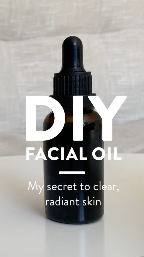 DIY Facial oil - LAurenrdaniels - My secret to clear skin! Black Seed Oil For Face, Skin Oil Diy, Face Oil Diy, Diy Facial Oil, Diy Face Oil, Diy Face Serum Recipe, Diy Anti Aging Serum, Castor Oil For Face, Diy Cleanser