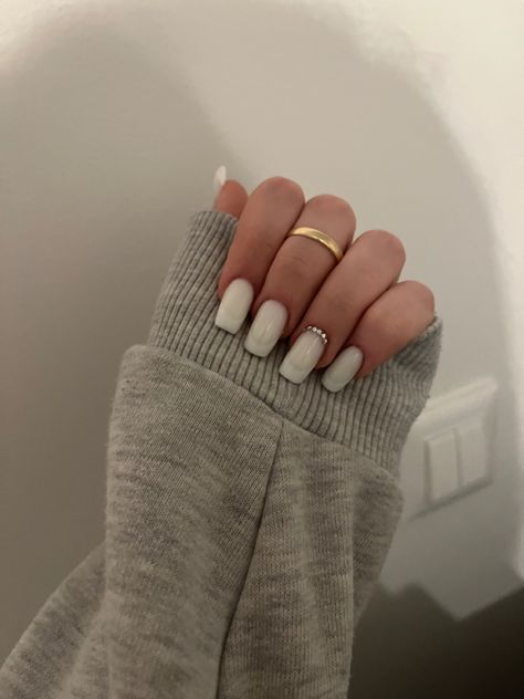 white nails, rhinostones, gold ring, ring, aesthetic nails, basic nails, summer nails, pretty nails, french tip, long nails, short nails, mid size nails, nails idea Basic Nails Summer, White Nails With French Tip, Pretty Nails French Tip, White Nails With French, Pretty Nails French, Nails French Tip Long, French Tip Long Nails, French Tip Long, Nails With French Tip