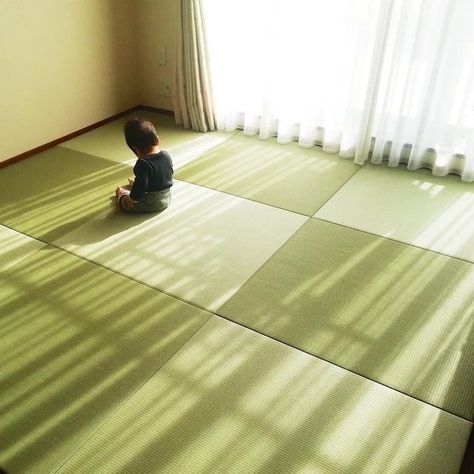 DIY Tatami Rooms – Transform Hard ... Diy Tatami Mat, Tatami Room Modern, Japanese Kids Room, Japanese Tatami Room, Tatami Living Room, Wabi Sabi House, Japanese Tatami, Japanese Bed, Japanese Storage