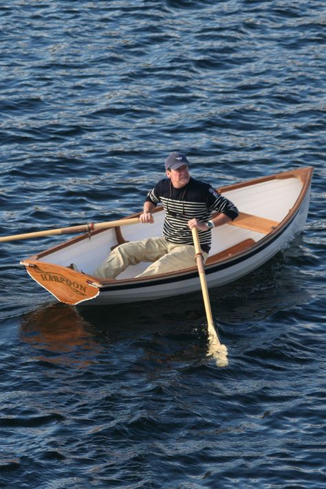 The Tadpole Tender from Cottrell Boatbuilding is a scaled-down Whitehall that can do well as a tender, a rowing trainer for kids, or a lightweight rowboat you can carry by cartop. #smallboats #boatbuilding #DIYboats #rowboat #rowing #tender #whitehall #boating #boats Boat Navigation, Boat Illustration, Sailing Dinghy, Rowing Boat, Boat Pose, Boat Trailers, Row Boats, Diy Boat, Lake Boat