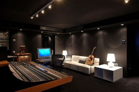 Music Studio Room Aesthetic, Music Booth, Studio Room Design, Home Recording Studio Setup, Recording Studio Setup, Home Studio Ideas, Home Music Rooms, Music Recording Studio, Music Studios