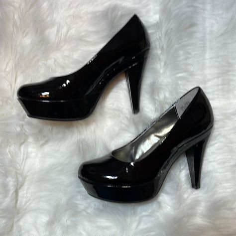 Black Platform Heels In Grunge Style, Edgy Patent Leather Platform Heels, Black Platform Heels Grunge Style, Black Patent Leather Platform Heels, Black Platforms, Gothic Chunky Platform Leather Heels, Grunge Accessories, Heels Aesthetic, Black Patent Leather Pumps