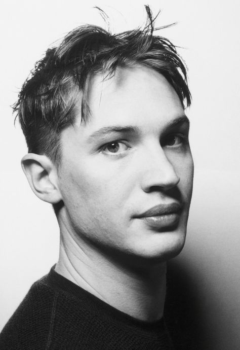 Tom Hardy by Sarah Dunn -2002 Edward Thomas Hardy, Tom Hardy Haircut, Tom Hardy Photos, Sir Anthony Hopkins, River Phoenix, 얼굴 그리기, Hardy Boys, Thomas Hardy, Denise Richards