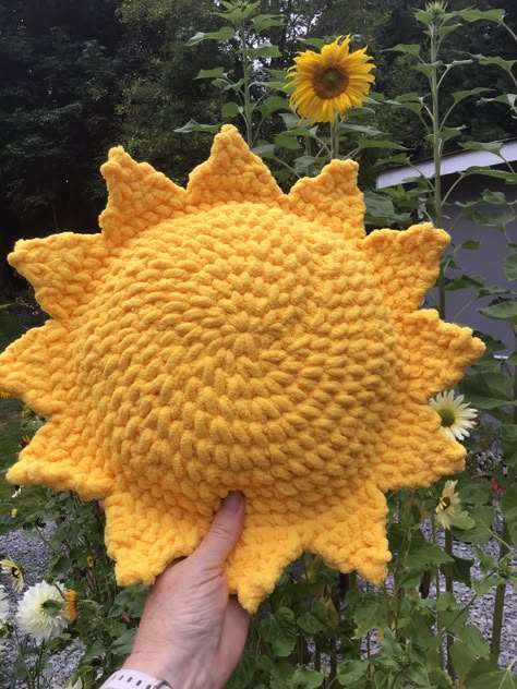 Yellow Crochet Patterns Free, Sun Pattern Crochet, Crochet Ideas With Yellow Yarn, Moon And Sun Crochet, Crochet Sun Pillow Free Pattern, What To Crochet With Yellow Yarn, Crochet With Yellow Yarn, Yellow Yarn Crochet Projects, Sun Pillow Crochet