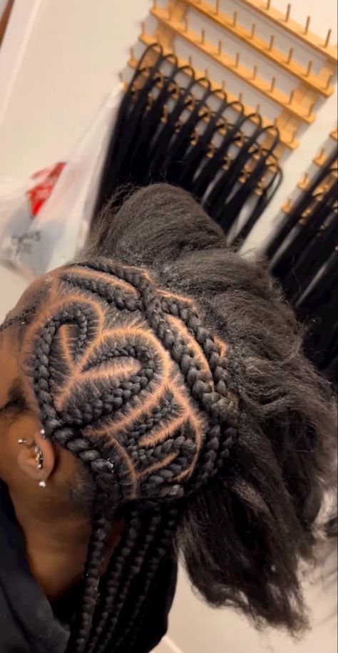 Braiding Hair Aesthetic, Vision Board For Hairstylist, Photoshoot Ideas For Braiders, Hair Braider Photoshoot Ideas, Braider Aesthetic, Hairstylist Aesthetic Vision Board, Hair Braider Vision Board, Hair Stylist Aesthetics, Successful Black Hairstylist Aesthetic