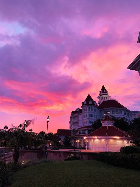 Disney Sunset, Grand Floridian Aesthetic, Disneyland Pink Aesthetic, Grand Floridian Disney Room, Grand Sunset Princess Resort, Walt Disney World Aesthetic Pink, Disney World Aesthetic, Royal Theme, Grand Floridian Disney